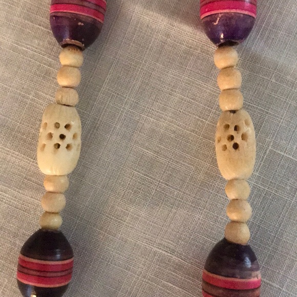 Vintage necklace with carved beads - Picture 5 of 6